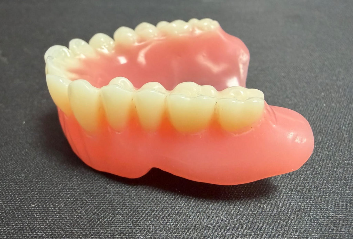 Hollandalı bir protez teknisyeni yeni Denture Base Resin'i nasıl değerlendirdi?